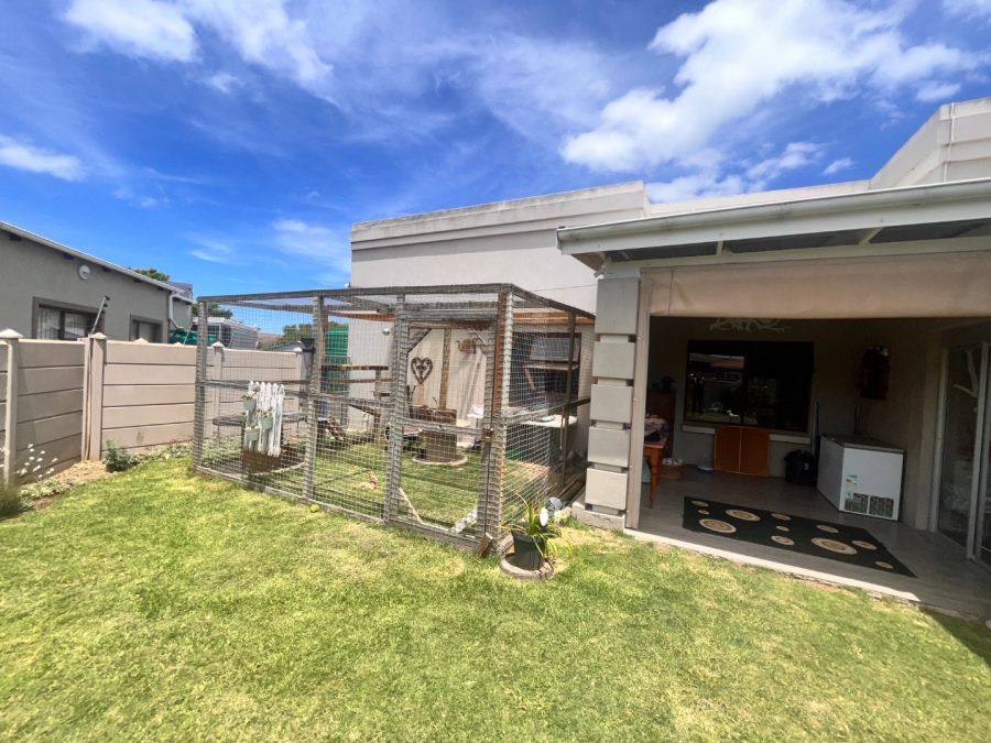 4 Bedroom Property for Sale in Wavecrest Eastern Cape